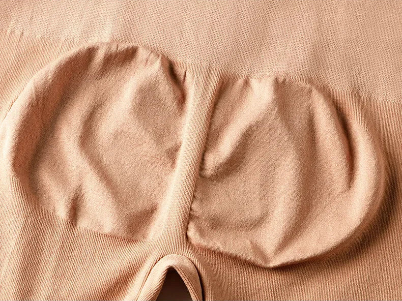 Close-up van het billen-gedeelte van de nude shapewear body met liftend en vormgevend effect.